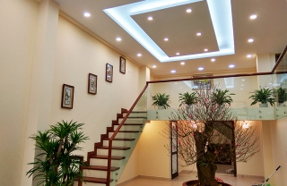 Cầu thang kính DDT